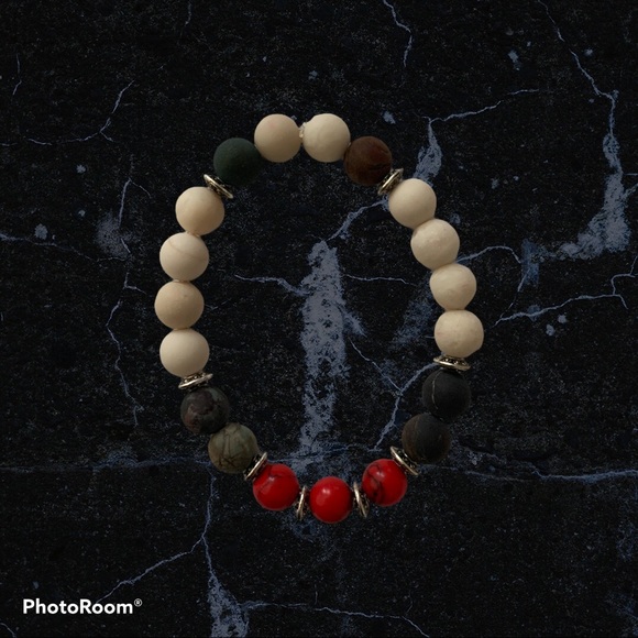 Red and black Stone Bracelet - Picture 1 of 3